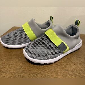 Cat & Jack Size 10 water shoes